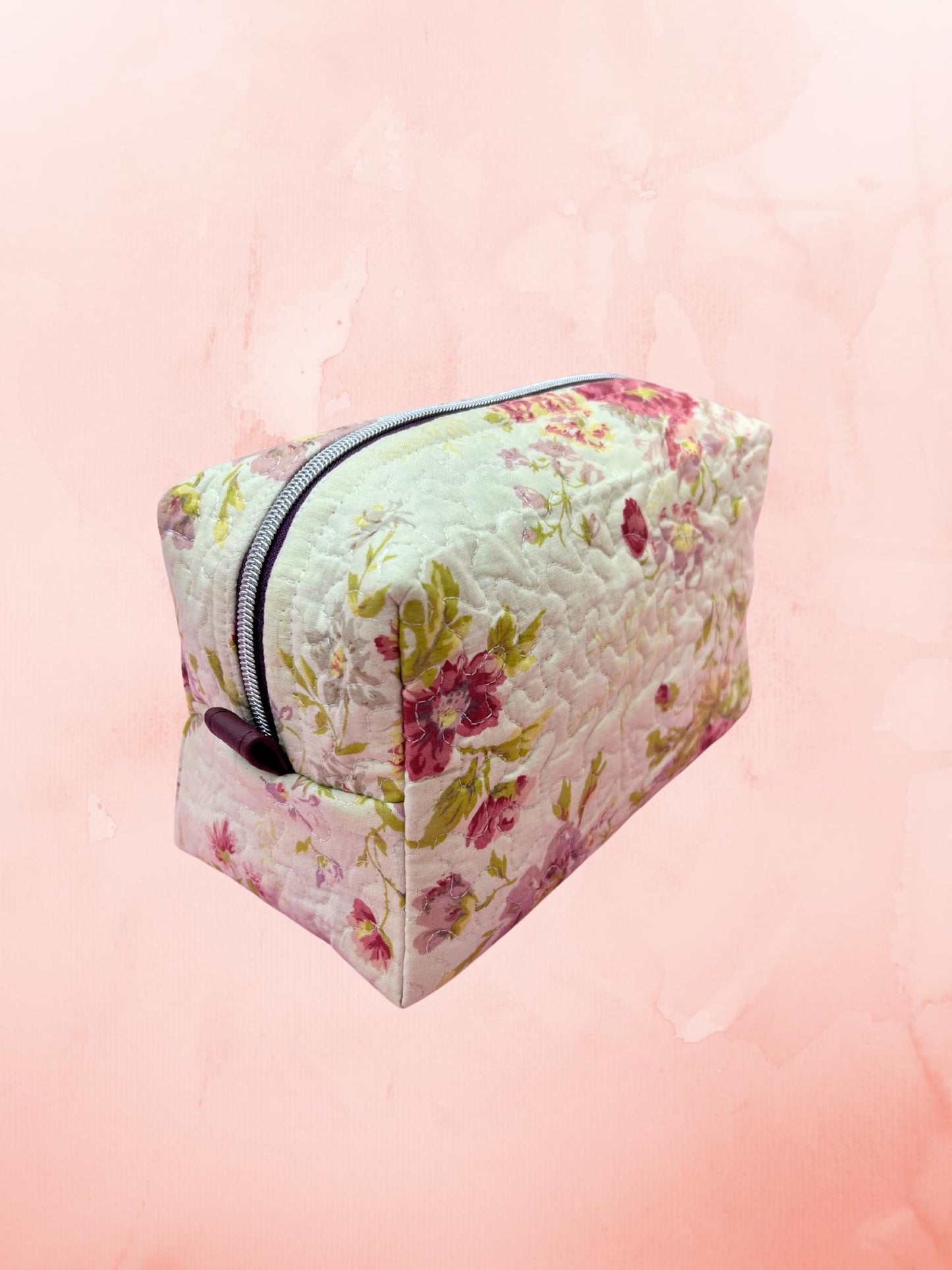 Floral Quilted Makeup Bag – Handmade Zipper Pouch, Travel Cosmetic Bag, Vintage Style Toiletry Bag, Gift for Her