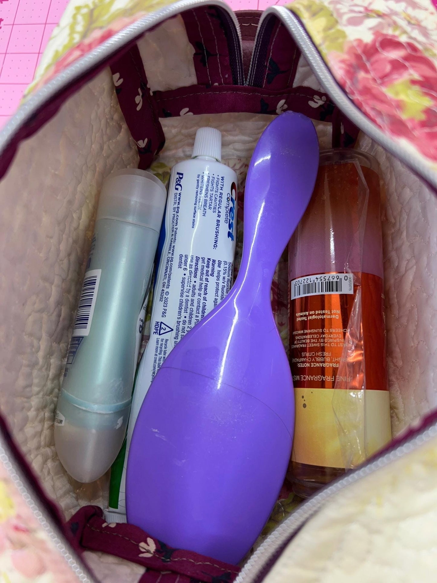 Handmade Large Capacity Quilted Makeup Bag, Floral Roses and Cream Vintage Style Cosmetic Pouch, Unique Women's Classic Toiletry Dopp Kit