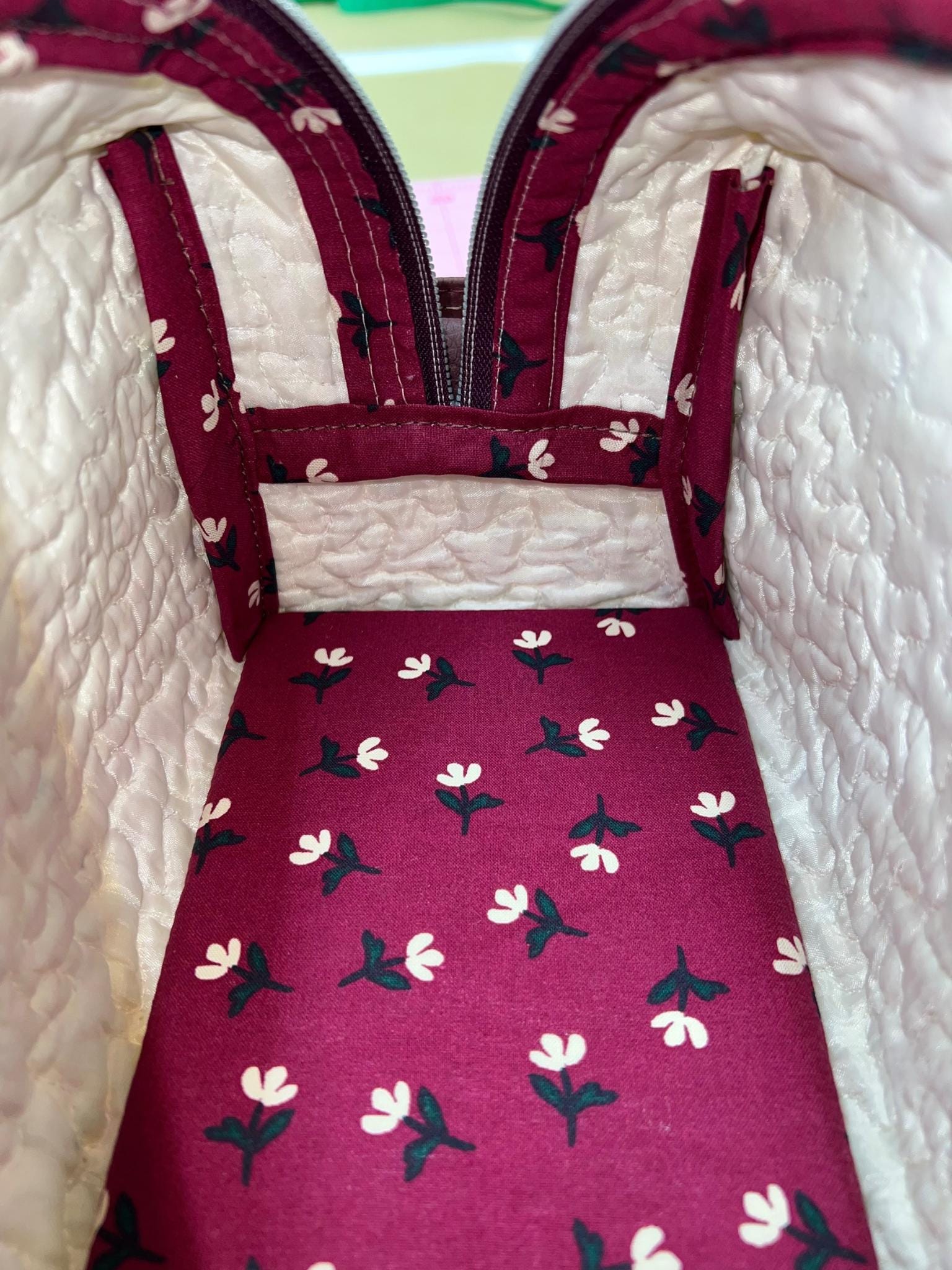 Floral Quilted Makeup Bag – Handmade Zipper Pouch, Travel Cosmetic Bag, Vintage Style Toiletry Bag, Gift for Her