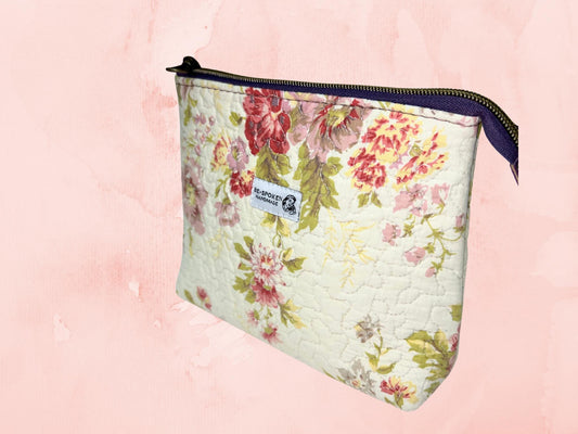 Handmade Vintage Style Floral Zipper Pouch, Women's Quilted Cosmetic Bag with Waterproof Lining, Romantic Cream Roses Make-up Toiletry Kit